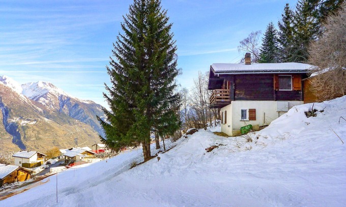 Eischoll Casa | Estupenda casa de vacaciones con WIFI, TV, patio, vista panorámica y aparcamiento