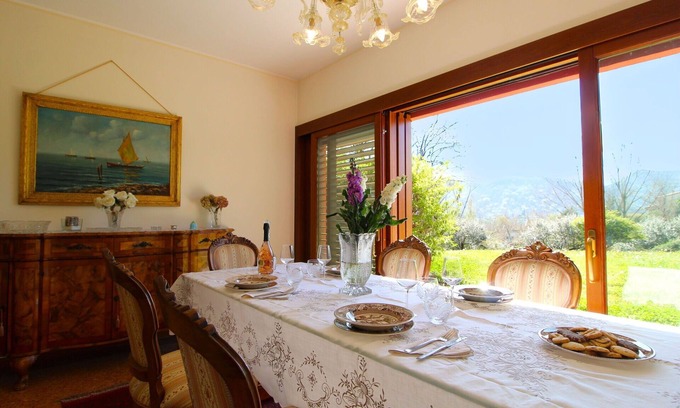 Monfumo Villa | Casa de vacaciones con WIFI, piscina, jacuzzi, TV, patio, mascotas permitida, aparcamiento