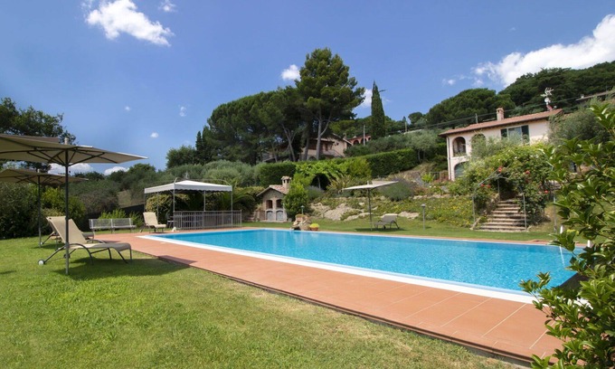 Magione Villa | Preciosa casa de vacaciones con piscina privada, jacuzzi, WIFI, A/C, TV, patio y aparcamiento