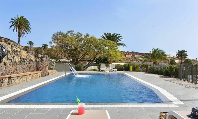 Aguimes Villa | Preciosa casa de vacaciones para 6 personas con A/C, piscina, WIFI, TV, patio y aparcamiento