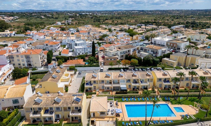 Pera Casa | Maravillosa casa de vacaciones para 6 personas con piscina, A/C, WIFI, TV, terraza y aparcamiento