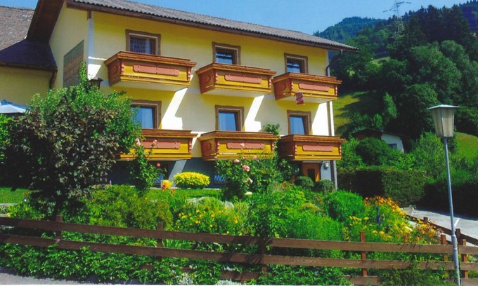 Aich Casa | Estupenda casa de vacaciones para 10 personas con WIFI, TV, patio y aparcamiento