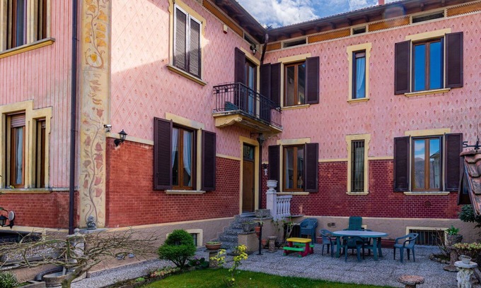 Porto Ceresio Casa | Maravillosa casa de vacaciones para 7 personas con WIFI, TV, balcón y aparcamiento