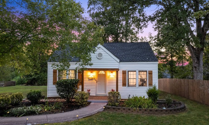 Cleveland Casa | Wonderland Cottage Cleveland near Lee University/OCI BEST LOCATION Amazing
