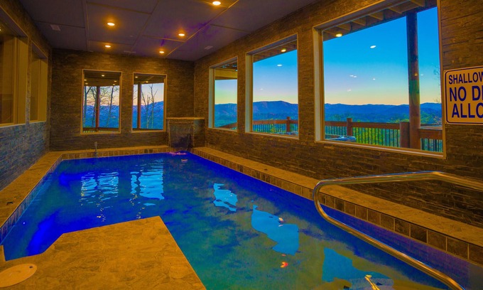 Bluff Mountain Cabina | Wonderland Lodge: Mtn Views, Pool, S/Secluded, Games Theater, wifi, hot tub...