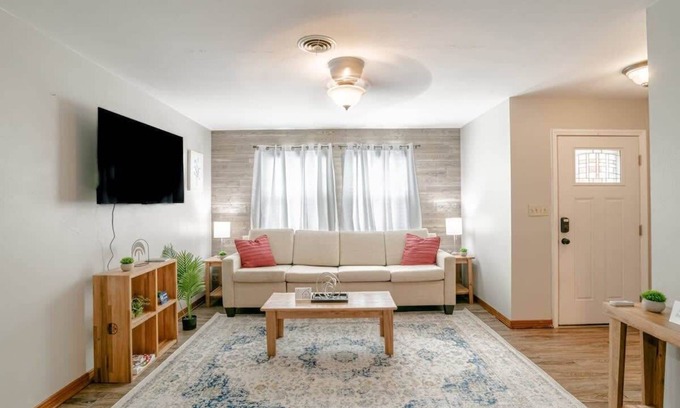 Mobile Casa | Wonderstruck on Wendover- 20 Mins to Downtown