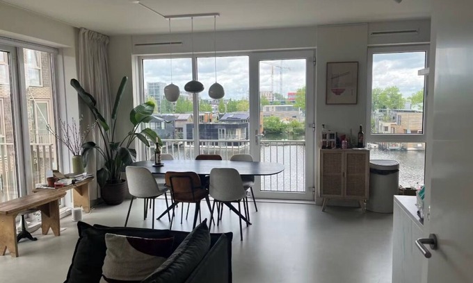 Amsterdam North Casa | Woning in Amsterdam aan het Water met 10 Minuten Lopen Naar het Centrum