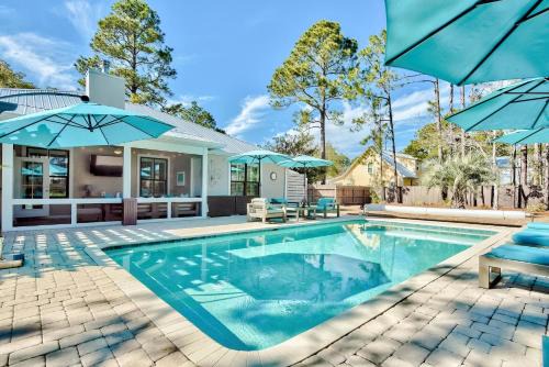 Sugarwood Beach Casa | Wood Beach Retreat Perfect 30A Location offering Easy Beach Access & Private Pool