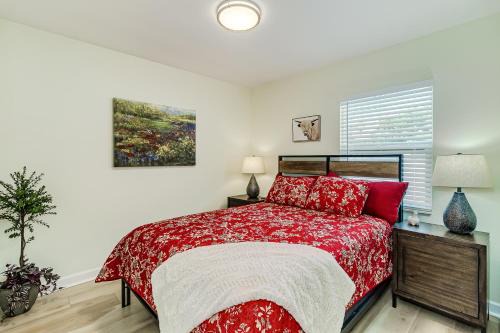 Lakeland Casa | Wood Circle Art Deco Home near Disney and I4