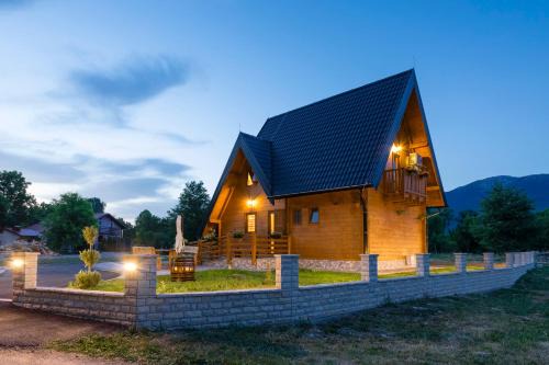 Korenica Chalet De Esquí | Wood Fairy