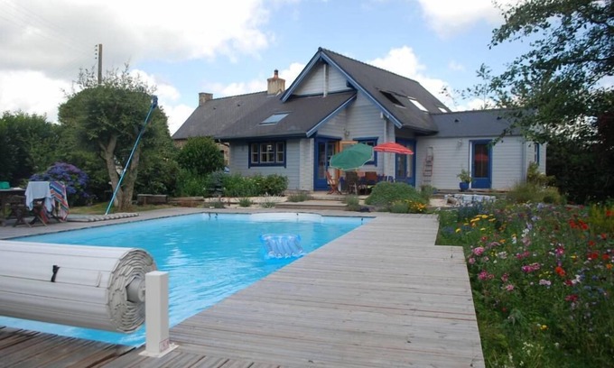 Saint-Mars-sur-la-Futaie Casa | Madera y piedra casa con jardín y piscina (10m x 5m)