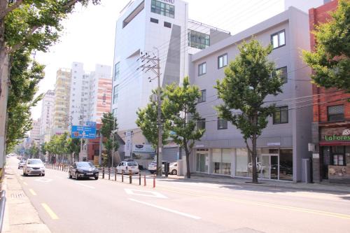 Suyeong-Gu Hotel | Wood House Hotel