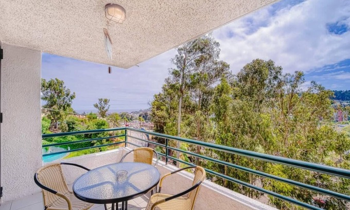 Renaca Apartamento | Wood View 2BR W/ Wifi, Parking & View