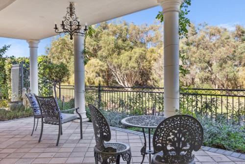 Maylands Casa | WOOD14 - River Suite