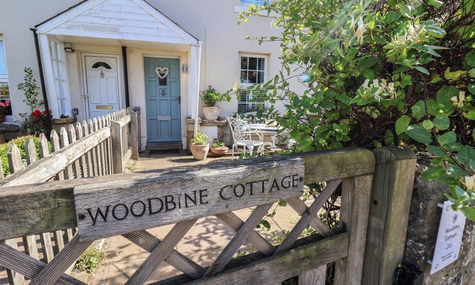 Sandsend Cabaña | WOODBINE COTTAGE, pet friendly, character holiday cottage in Sandsend