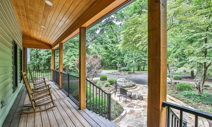 Leesburg Casa | Wooded Home + Cottage - newly remodeled w/WIFI, close to wineries!