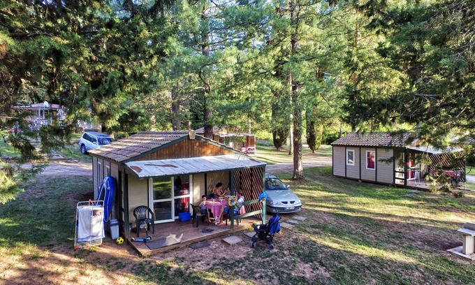 Saint-Rome-de-Tarn Chalet De Esquí | cabaña de madera por el Tarn, calmado y natural de la familia