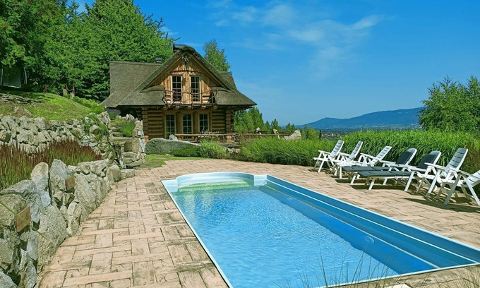 Lipowa Casa | Encantadora casa de vacaciones en Lipowa con piscina privada
