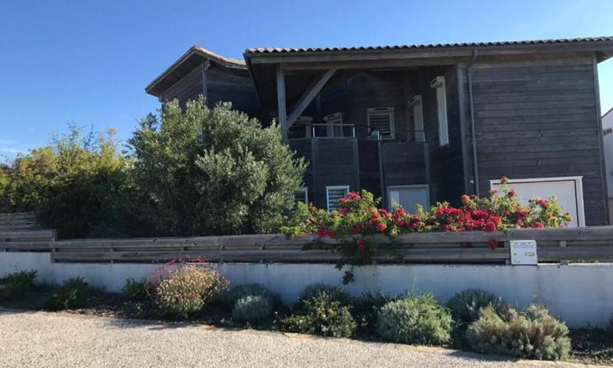 Meschers-sur-Gironde Casa | WOODEN HOUSE WITH SEA VIEW, HEATED POOL AND JACUZI