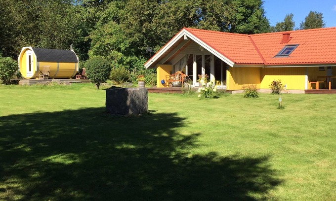 Laholm Casa | Casa de madera sauna e internet en hermosa parcela natural