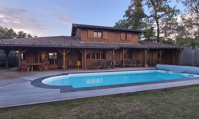 Leognan Casa | Wooden villa with swimming pool