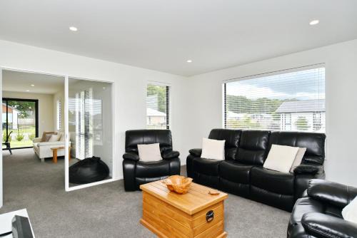 Woodend Casa | Woodend Getaway Haven - Christchurch Holiday Homes