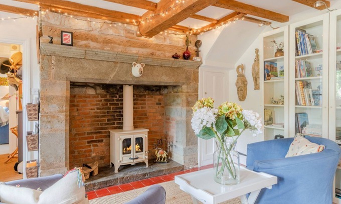 Kineton Cabaña | Woodfields, Kineton, Stratford-on-Avon - sleeps 8 guests in 4 bedrooms