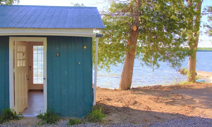 South Bruce Peninsula Cabina | Woodfire Lake Cabin, Sky Lake Retreat. Sleep 2 People