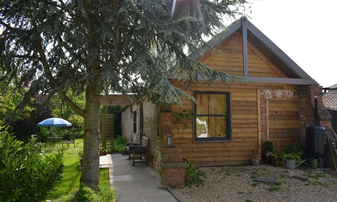 Woodhall Spa Casa | Woodhall Spa a 10 minute walk to centre, garden, pet friendly, private parking.