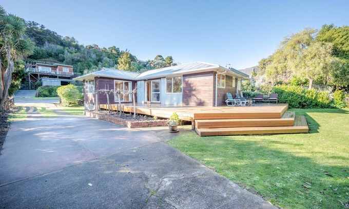 Akaroa Casa | Woodills Wonderland – Akaroa Holiday Home