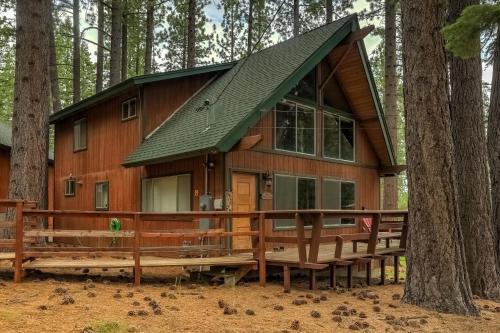 Tahoe Paradise Casa | Woodland Escape - Cute Little Cabin in the Woods