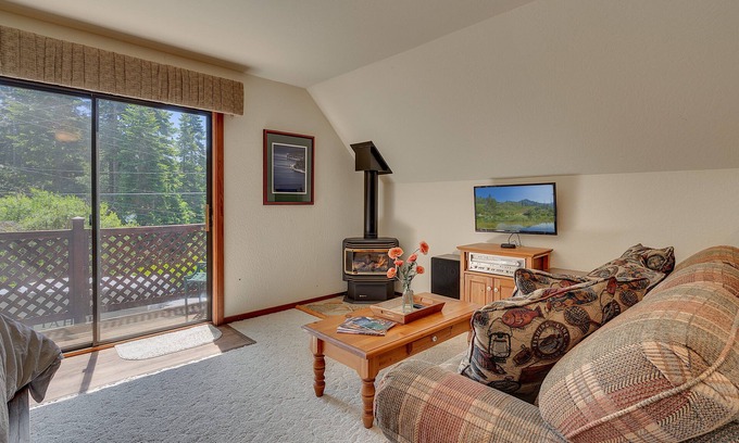 Tahoe Woods Apartamento | Woodland Hideaway: 0 BR, 1 BA Apartment in Tahoe City, Sleeps 4