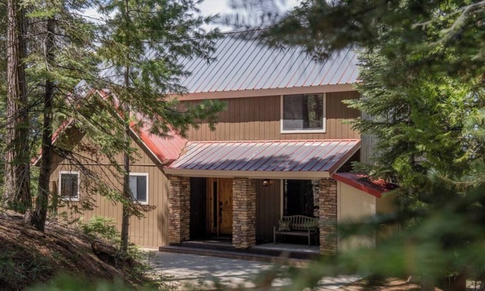 Dogwood Mountain Cabina | Woodland Retreat - Horse-Friendly + AC