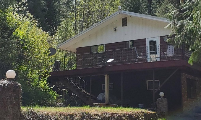 Mead Casa | Pet-Friendly Woodland Retreat w/ Sauna, River Views & Trails