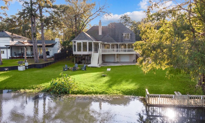Conroe Casa | Woodlands Area Lakeview Retreat