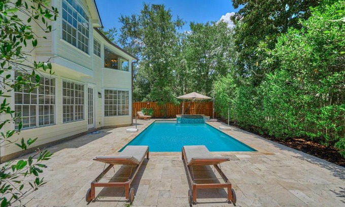 The Woodlands Casa | Woodlands Contemporary 4BR3Bath with heated Pool and Spa