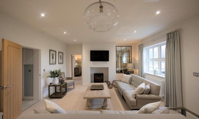 Billingham Casa | Woodlands Cottage, Wynyard Hall