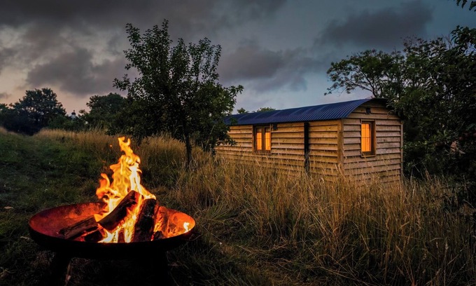 Alfriston Cabina | Woodpecker Hill - apple orchard in Alfriston