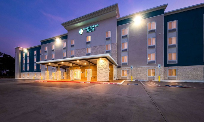Plano Hotel | WoodSpring Suites Dallas Plano Central Legacy Drive