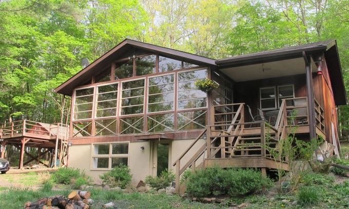 Washingtonville Casa | Woodsy Hudson Valley Retreat