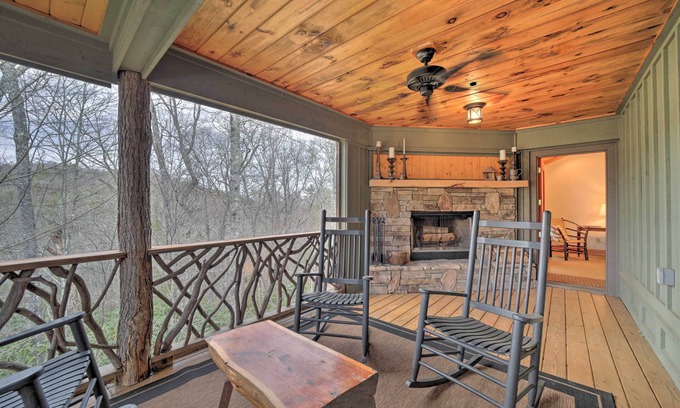 Cashiers Cabaña | Woodsy Smoky Mtn Hideaway w/ Grill & Views!
