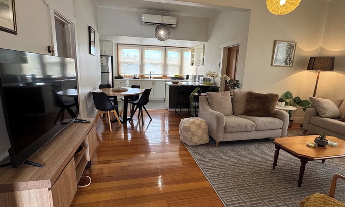 South Launceston Cabaña | Wooragee Cozy Cottage