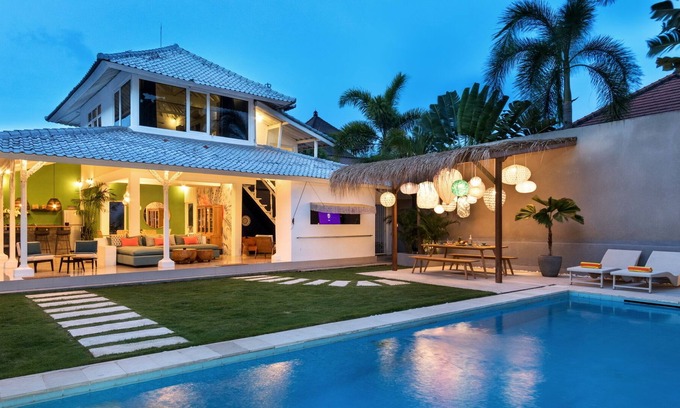 Petitenget Villa | Ecléctico 3BR Tropical Stylish Villa Walk to Beach