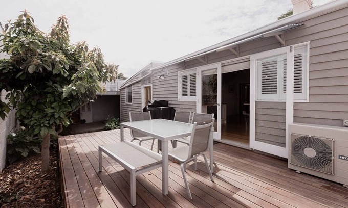 North Hobart Casa | Workers cottage on Wellington