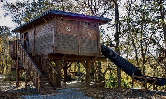 Sevierville Cabina | 🐿World's First Interactive Treehouse Resort! Squirrels Gone Wild🐿