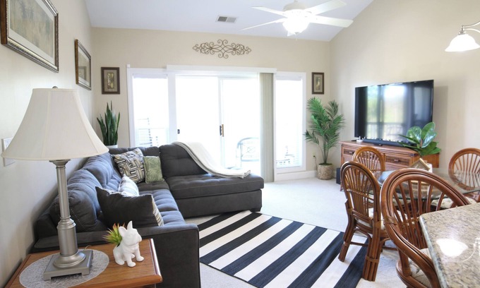 Carolina Forest Condominio | World Tour Condo with Pond and Golf Course Views