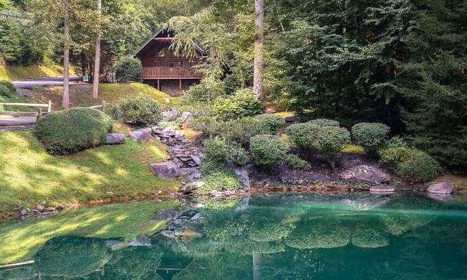 Black Bear Falls Cabina | Wow! Black Bear Falls Cabin on Lovely Pond with Mountain View - NEW LISTING!