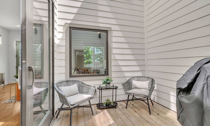 Eighth Avenue Casa | WOW! Height, Light & Outdoor Spaces