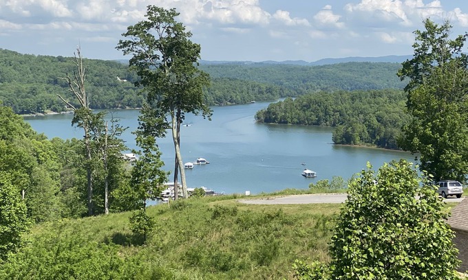 Andersonville Casa | Wow-Norris Lake & Mountain Views, 4 Suites, Stardust Marina