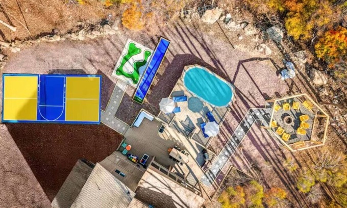 East Stroudsburg Casa | WOW Pocono Private Heated Pool, Pickleball, Hottub